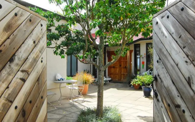 The Loft Art Studio & Premium Bed and Breakfast