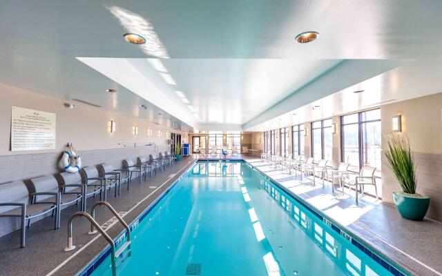 Hampton Inn Emerson LakePoint