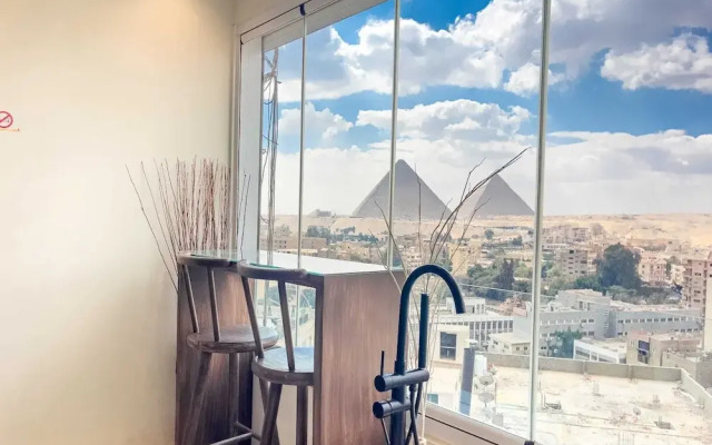 The Pyramids Horizon Studio w/ Bathtub