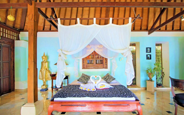 The Mahogany Villa