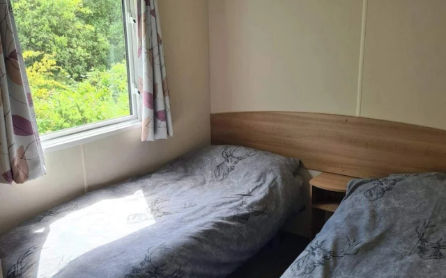 2 Bed Lodge - Sleeps 5 - Parking - Pets - Wifi