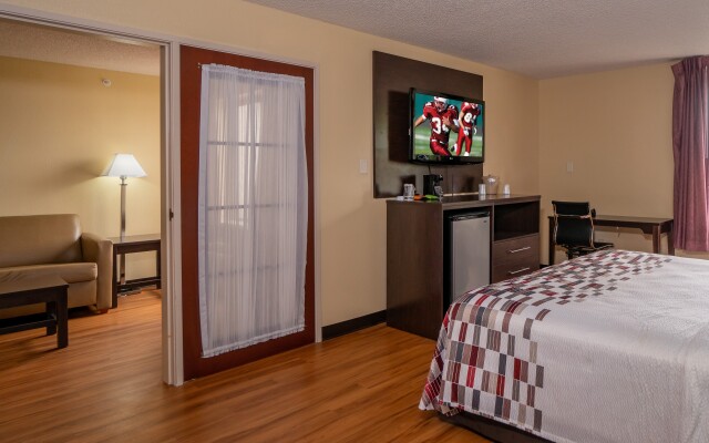 Red Roof Inn & Suites Indianapolis Airport