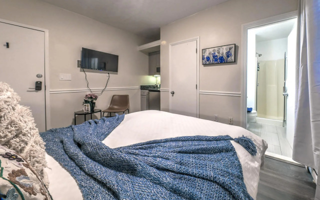 Great Value South End Studio!