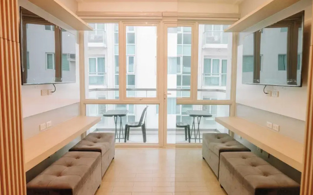 A Warm & Cozy City Studio