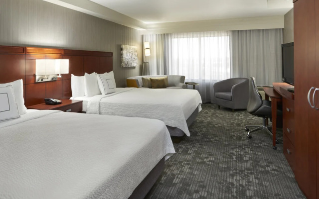 Courtyard by Marriott Kingston Highway 401/Division Street