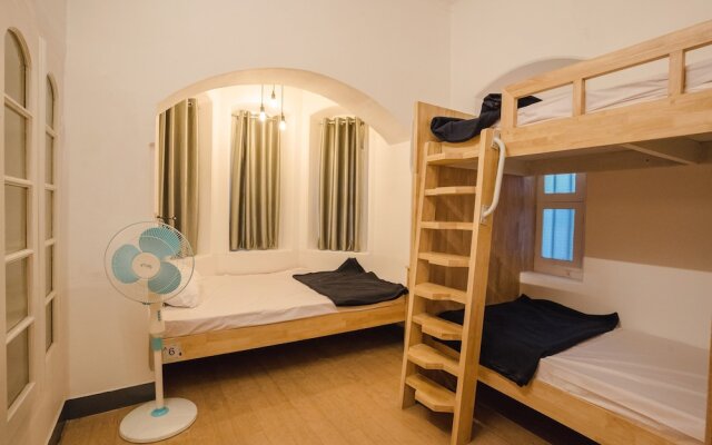 Roambay Hostels