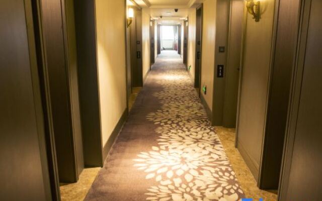 Radow Hotel (Cangnan Longxiang)