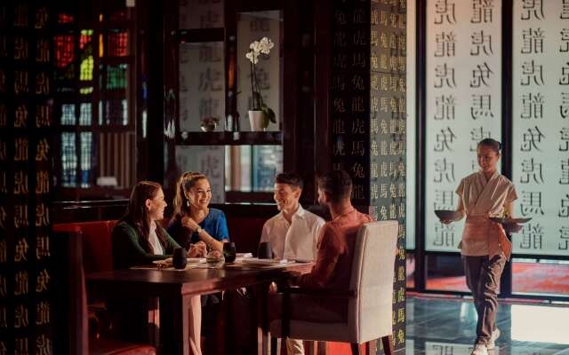 Hilton Salwa Beach Resort & Villas