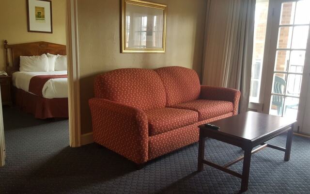 Senate Luxury Suites