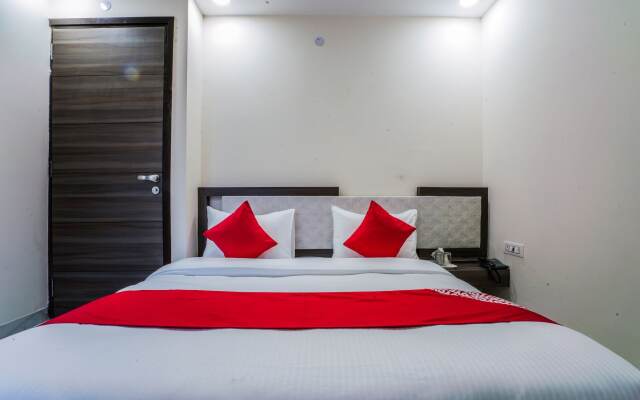 OYO 23299 Hotel Royal Orbit