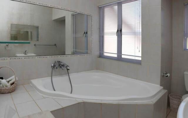 Acacia Crescent Seaview Manor