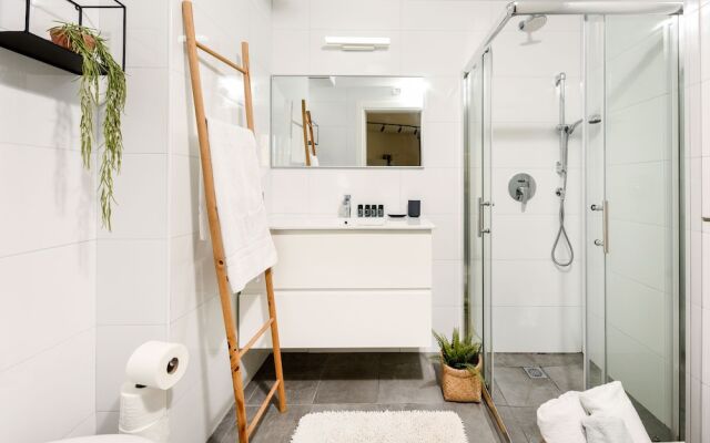 Lovely City Apt Short Walk To The Beach