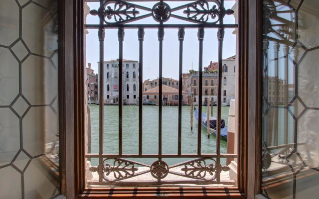 TRIBUNO Grand Canal