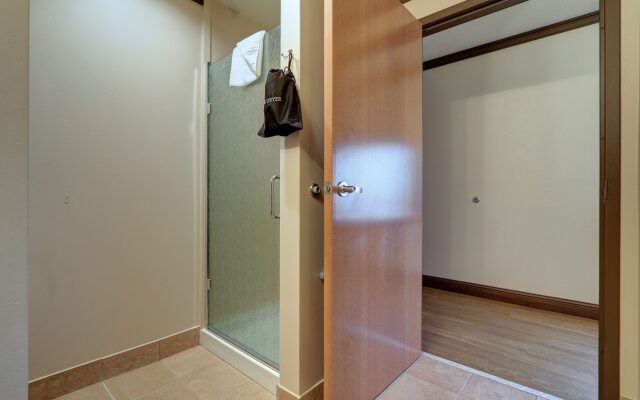 Dimond Center Hotel