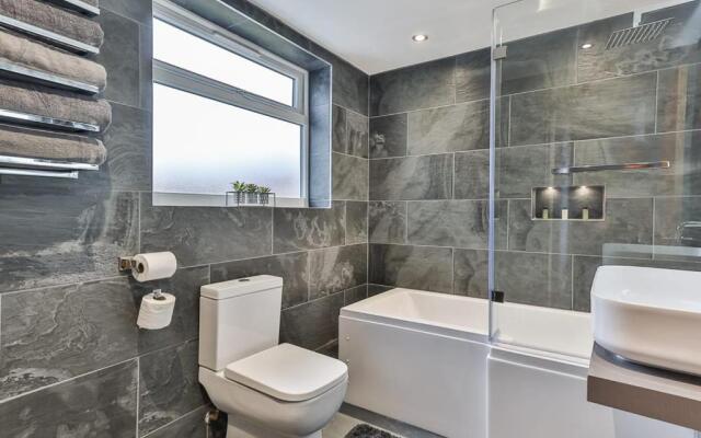 Luxury Spacious Pad with Games Room