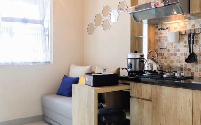 Modern and Bright 2BR Green Pramuka Apartment