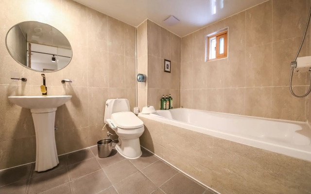 Cheonho Hotel August