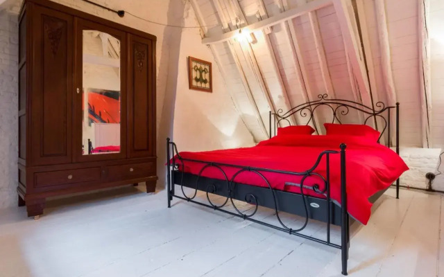 Romantic 16Th Century Workers House