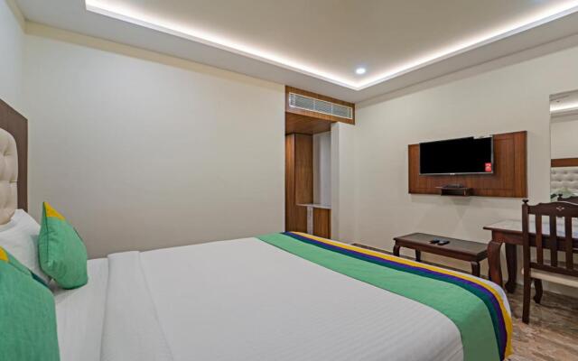 Treebo Aaravi Residency, 800 Mtrs From Promenade Beach