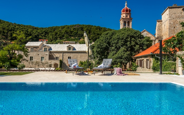 Puteus Palace Brac