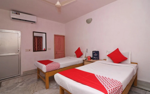 OYO 18587 Alok House