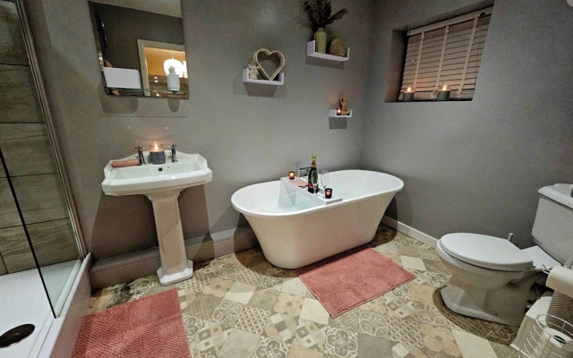 Seaside Escape at Ty Bugail - Holyhead