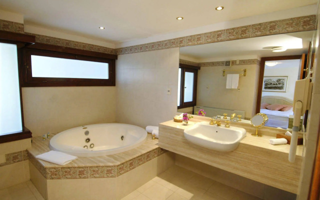 Hotel del Lago Golf & Art Resort