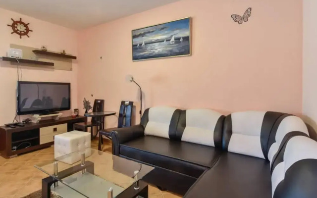 Peaceful Island Haven With Pool, BBQ & Games Area