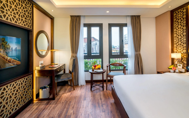 Conifer Grand Hotel