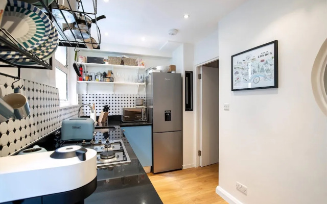 Elegant Two Bedroom Flat in Redcliffe Gardens