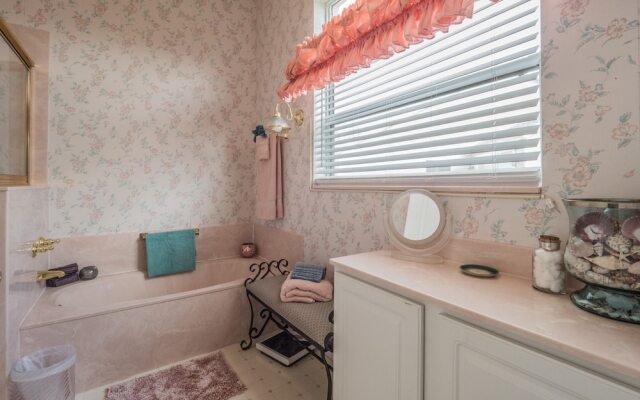 Lopez Lane 1302 by White Pelican VR