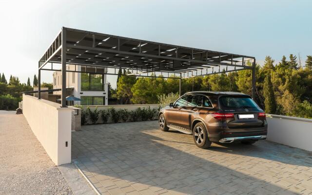 Bondi in Supetar with 4 bedrooms and 4 bathrooms