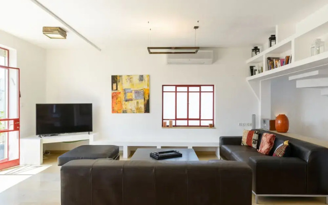 Amazing Duplex Penthouse with 2 Terraces by FeelHome