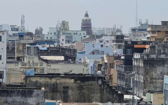 S M Mansion near Harbour & High court