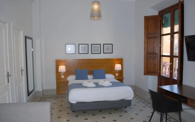 La Perla Granada Suites