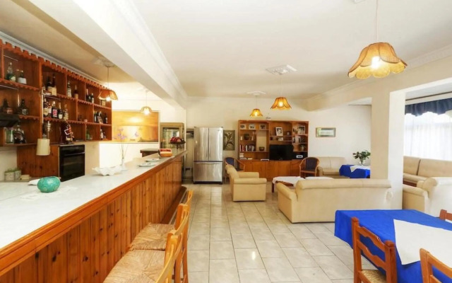 Room in Apartment - One Bedroom Apartment - Just 800 m From the Beach
