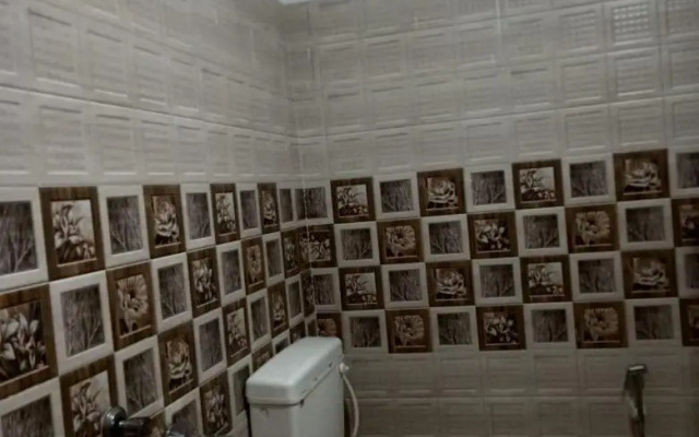 OYO 19930 Hotel Holiday Palace