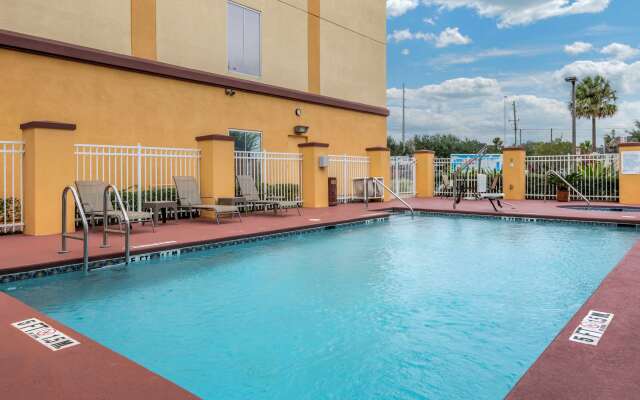 Comfort Suites Orlando Airport