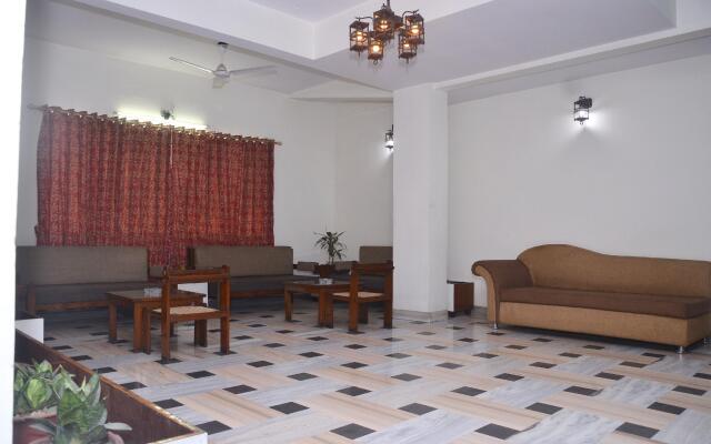 Gautam Hotel