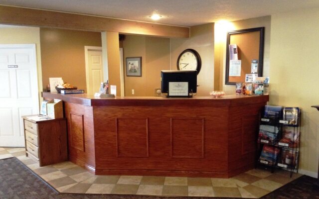 Pointes North Inn