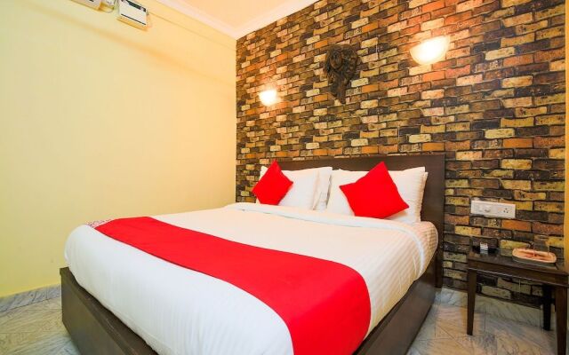 OYO 24659 Lucky Star Hotel