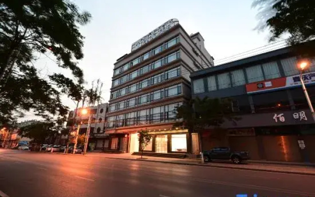 LuLiang Gloria Hotel