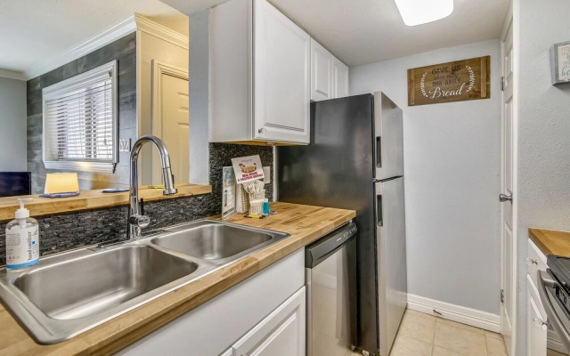 Palms at Cove View 1011-birder's Delight