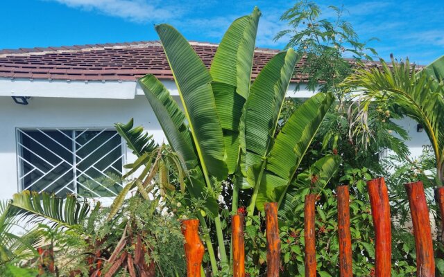 La Botanica Tropical