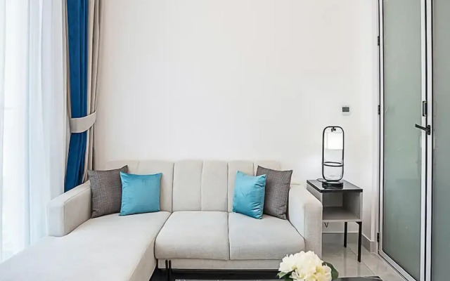 Spacious 1BR Apt in Pearlz by Danube