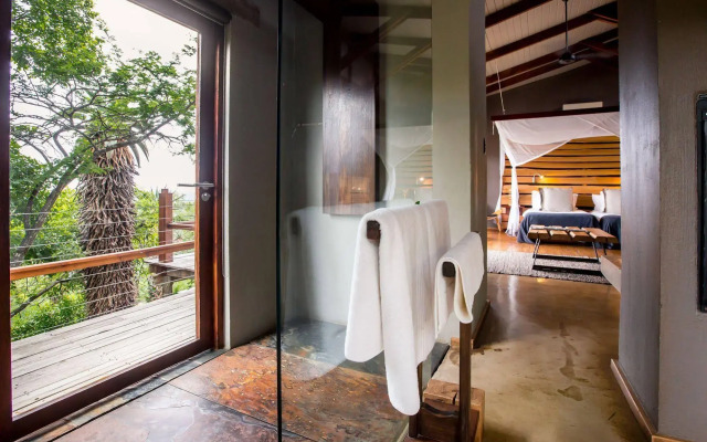 Rhino Ridge Safari Lodge