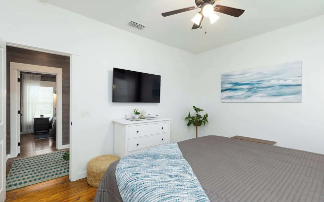 Comfy 3bdr Right in Town Sleeps 10