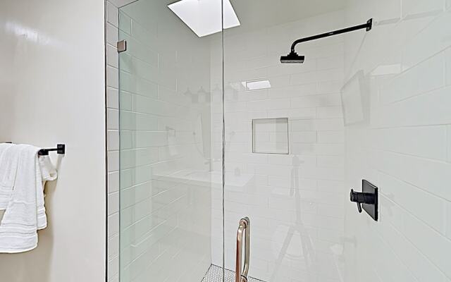 4917 Scottsdale - 2 Br Condo