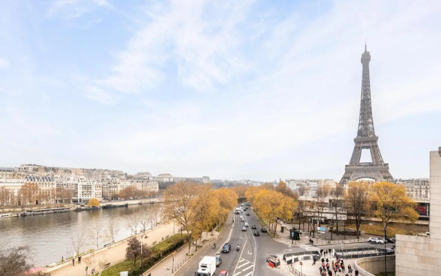 Veeve - Impressions of the Eiffel Tower