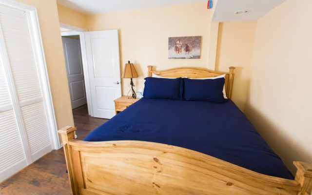 Quaint 2 Bedroom Minutes From Gondola